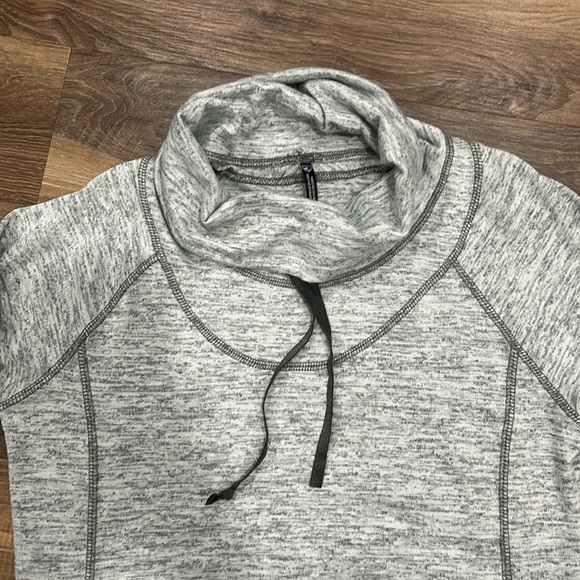Kuhl Lea Women’s Pullover cowl neck hoodie Large Gray RN# 108846 - Picture 2 of 16